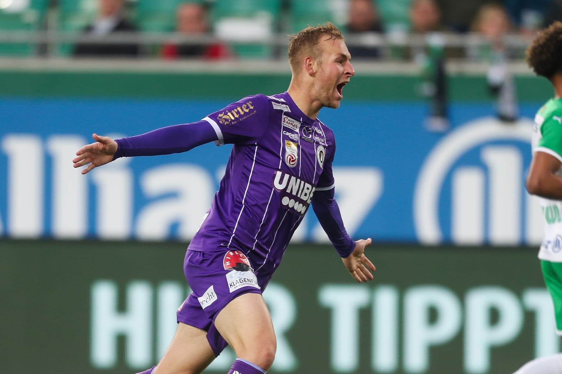 Florian Jaritz jubelt