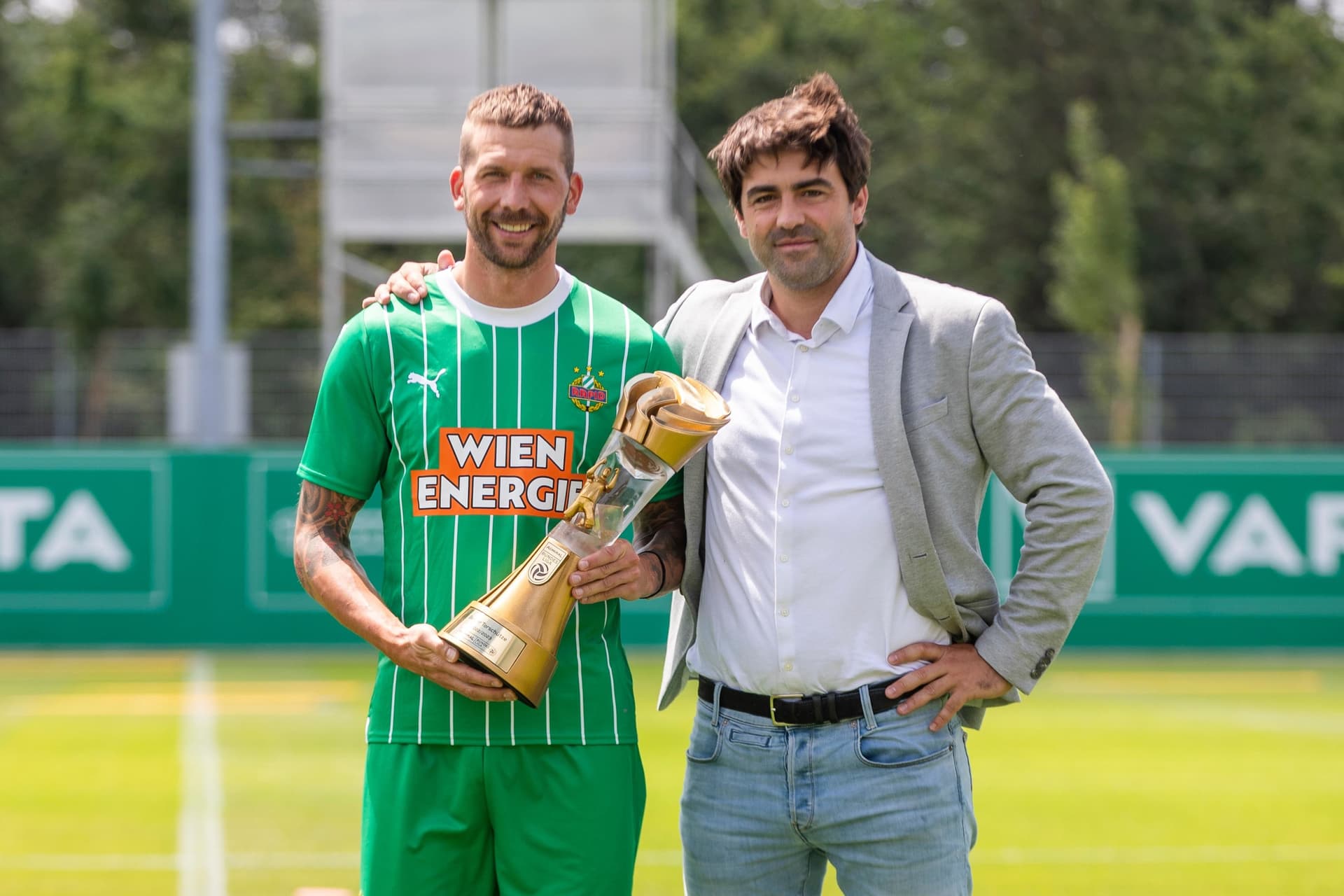 Rapid Spieler Burgstaller wird als Torschützenkönig 2023/24 geehrt