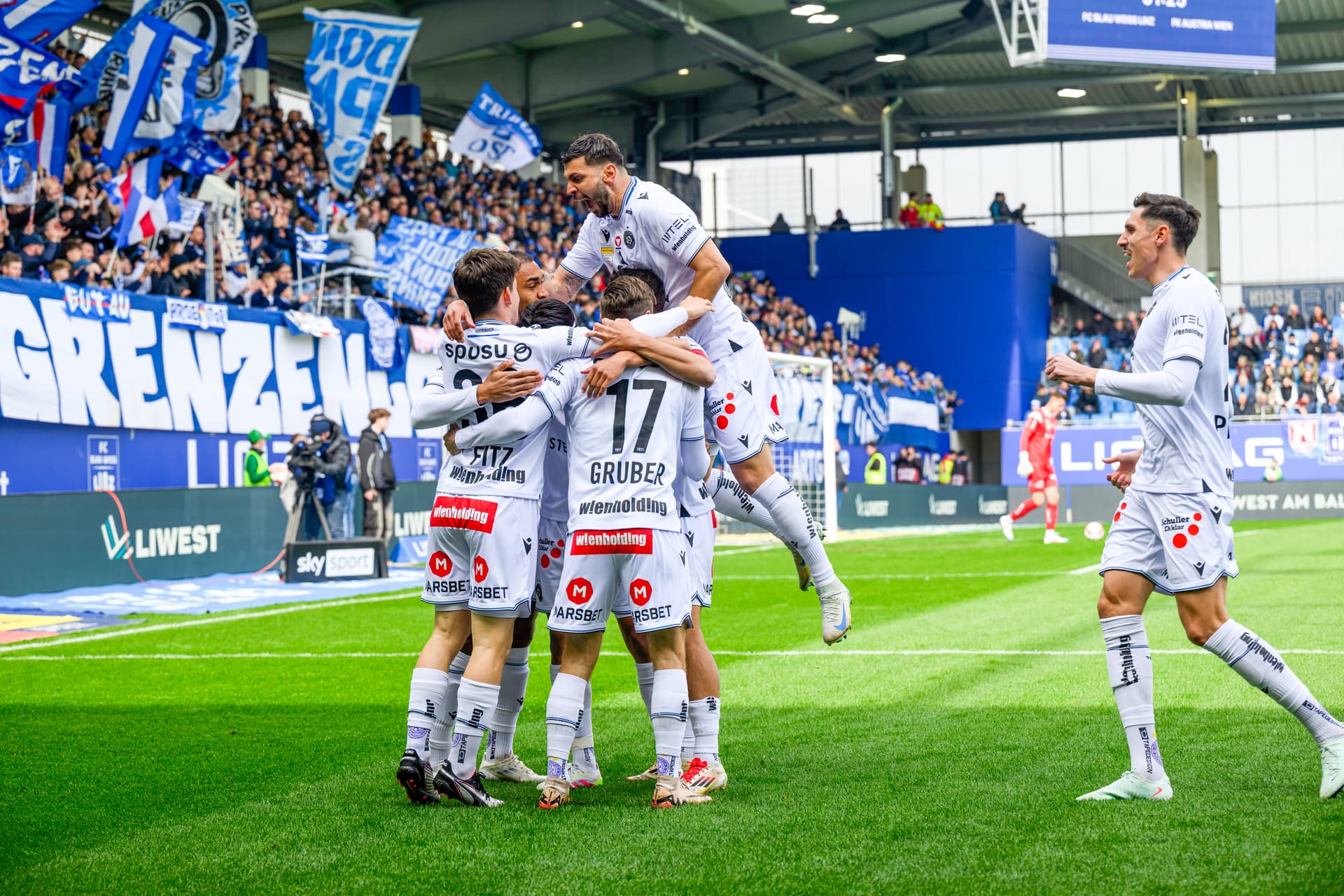 Austria Wien Mannschaft jubelt