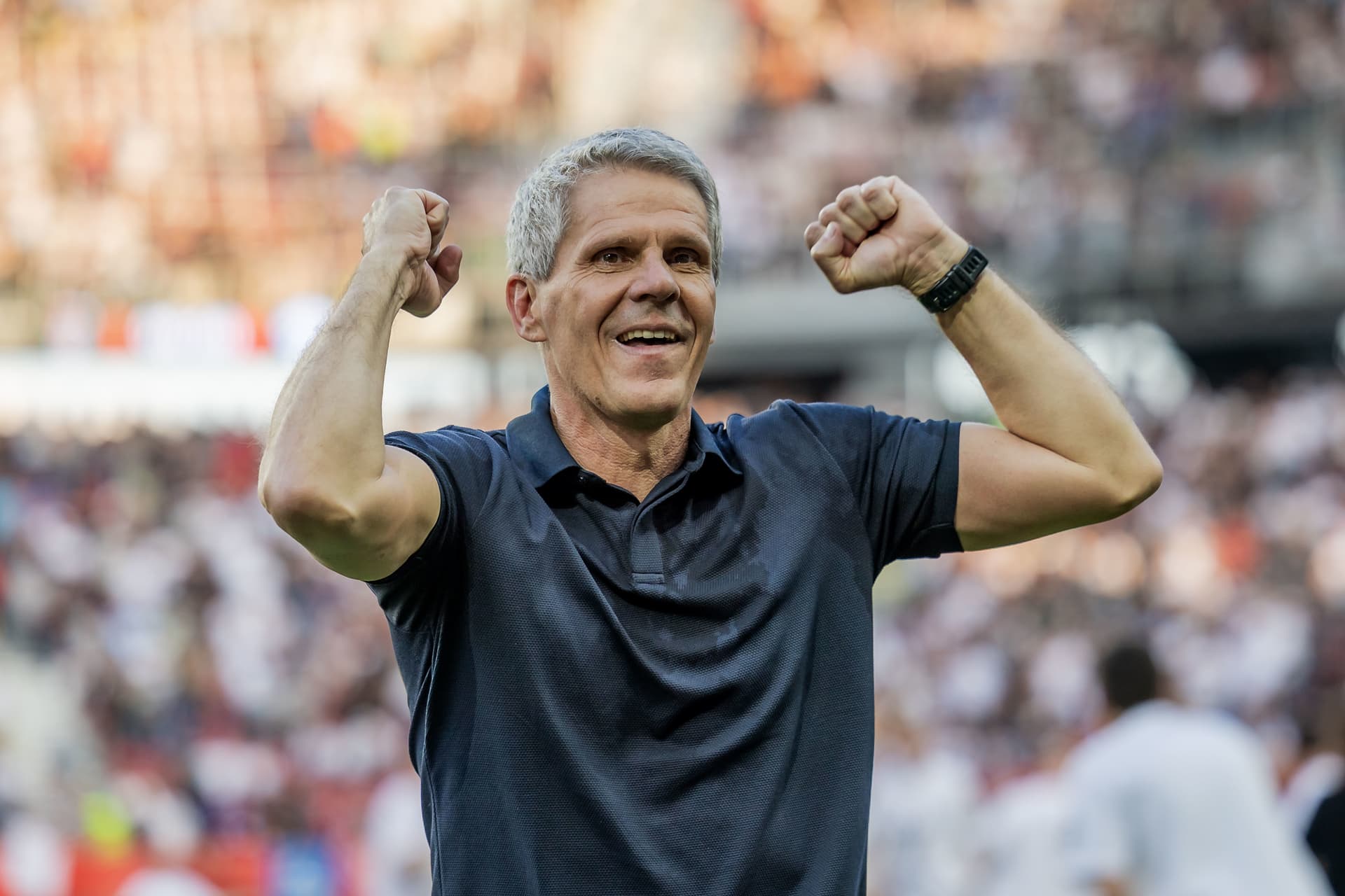 WAC-Trainer Dietmar Kühbauer jubelt