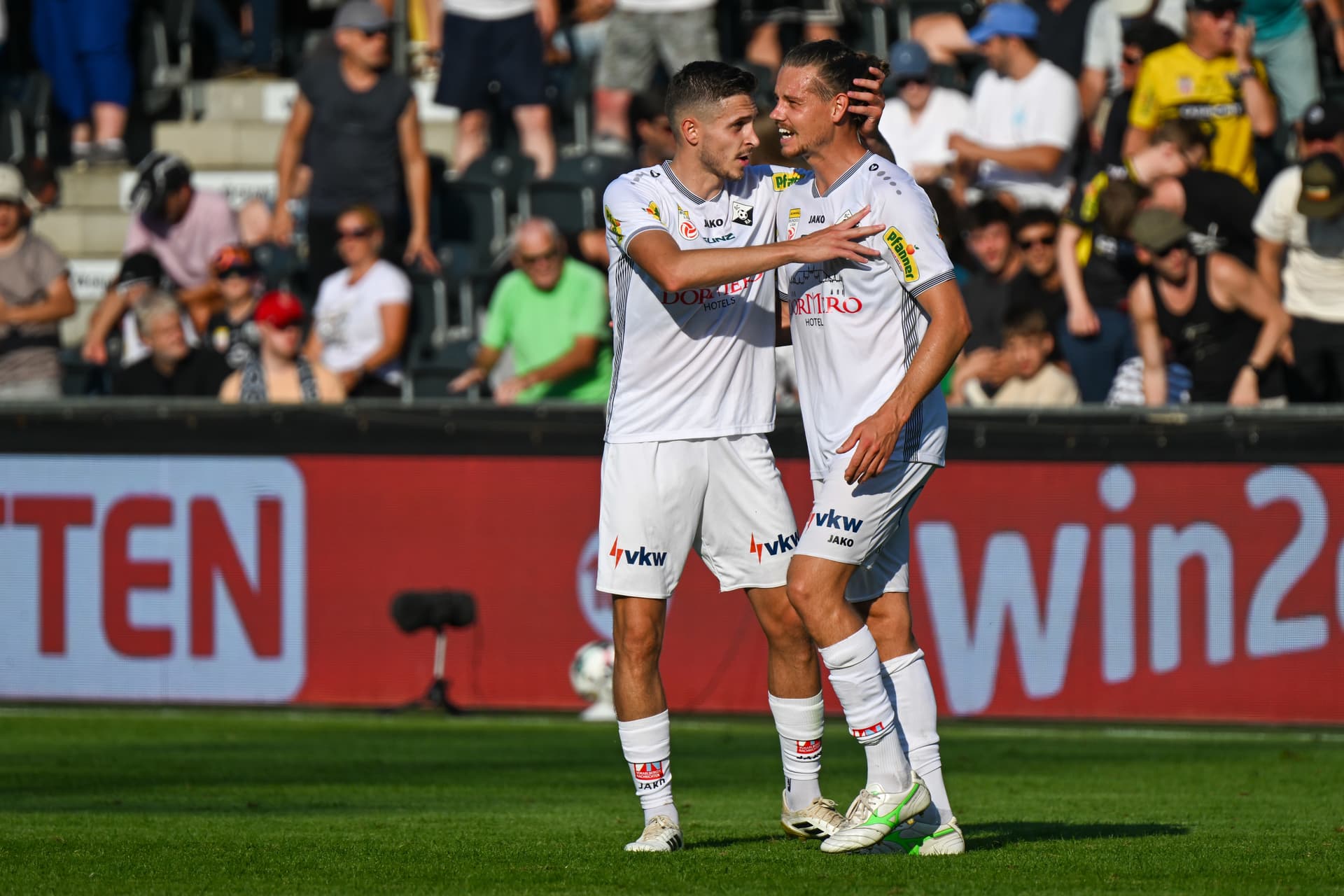 Altach-Spieler jubeln
