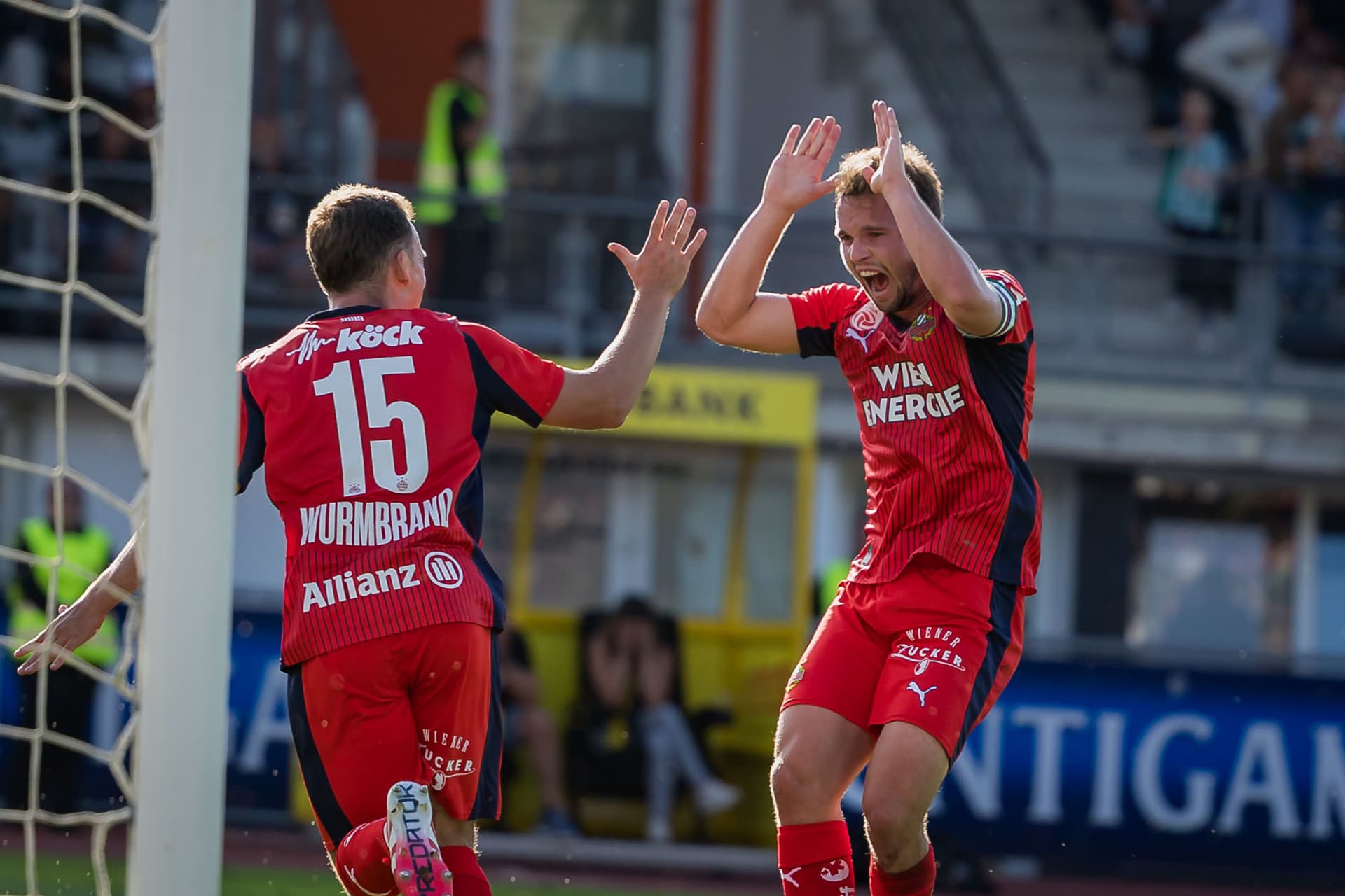 Rapid-Spieler Wurmbrand und Seidl jubeln