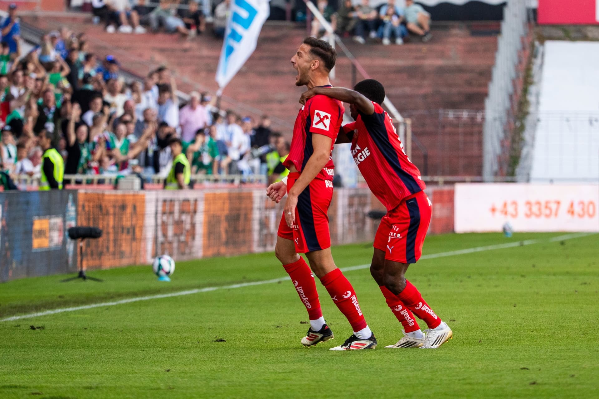 Rapid Spieler Ercan Kara jubelt