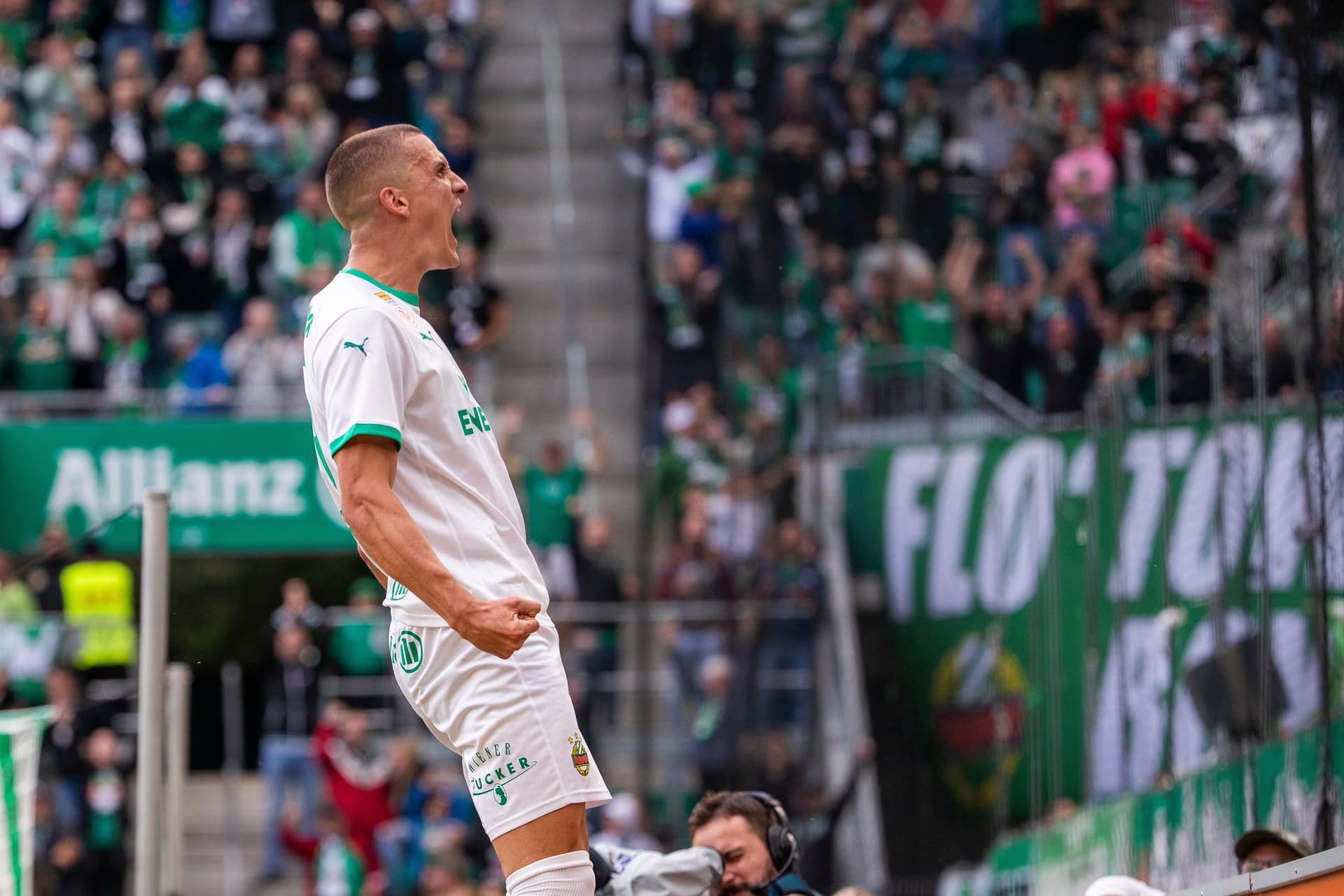 Rapid-Verteidiger Cvetkovic jubelt