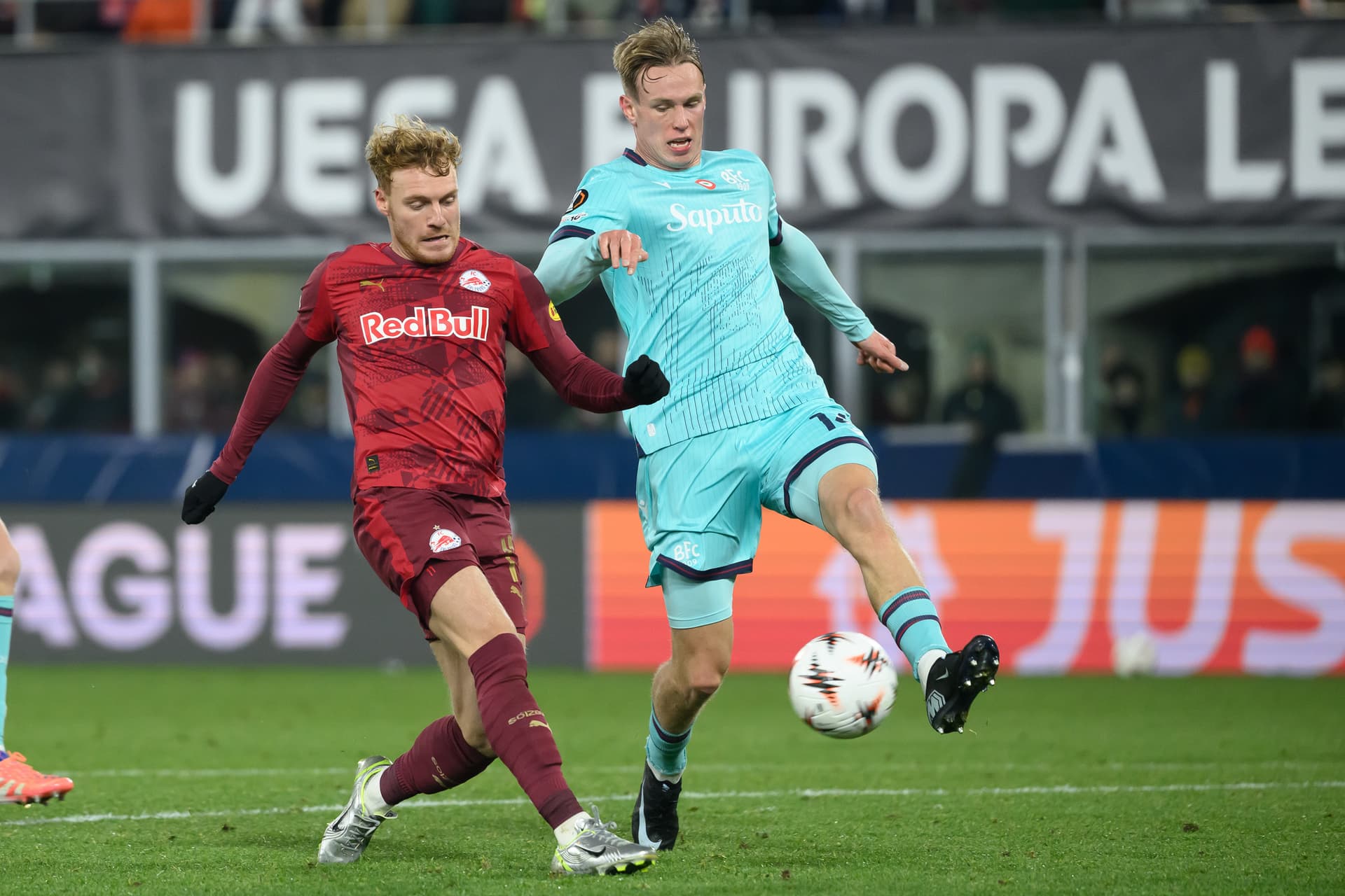 Bologna - Salzburg Zweikampf Europa League