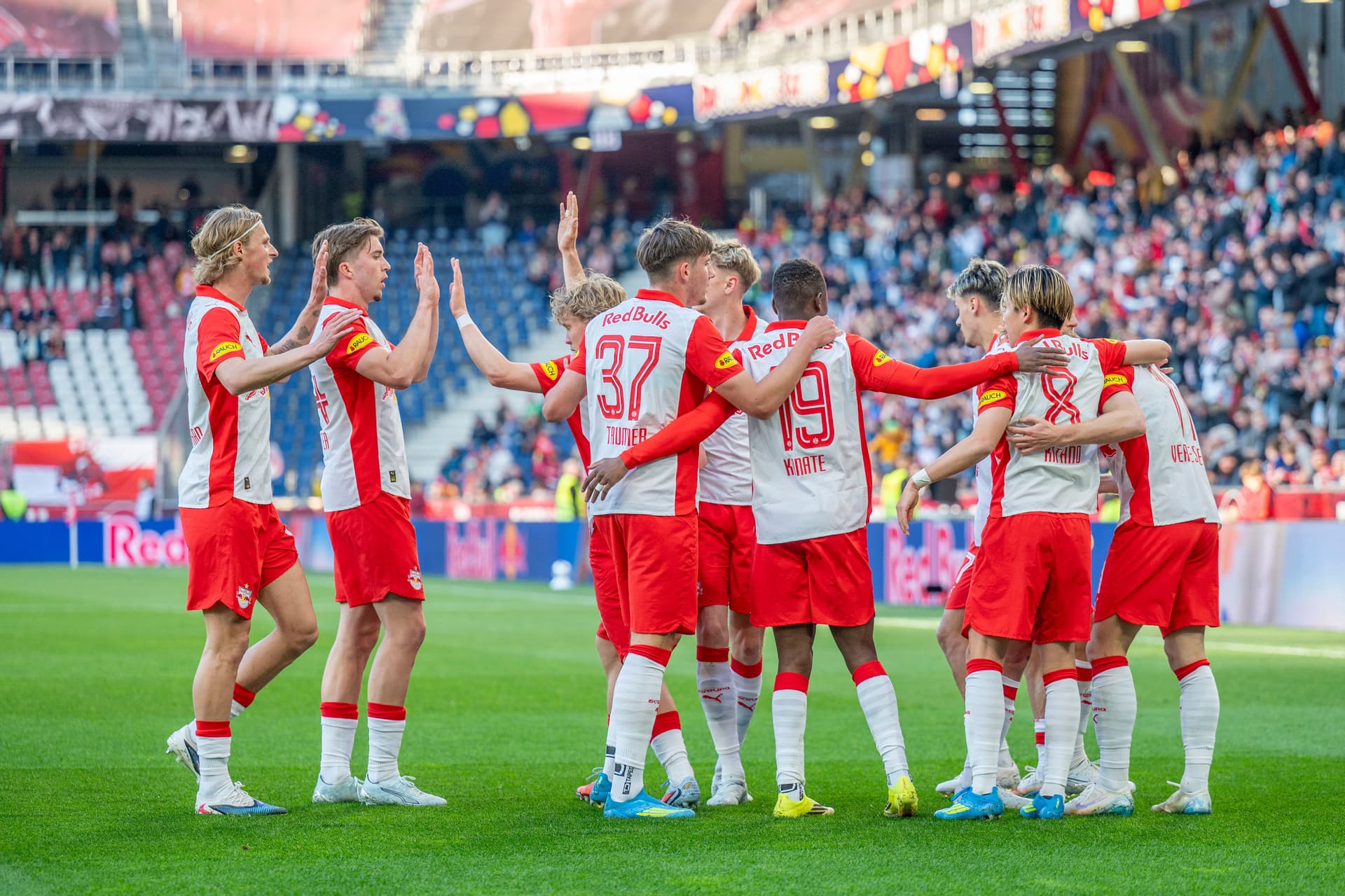 Die RB-Salzburg Mannschaft jubelt
