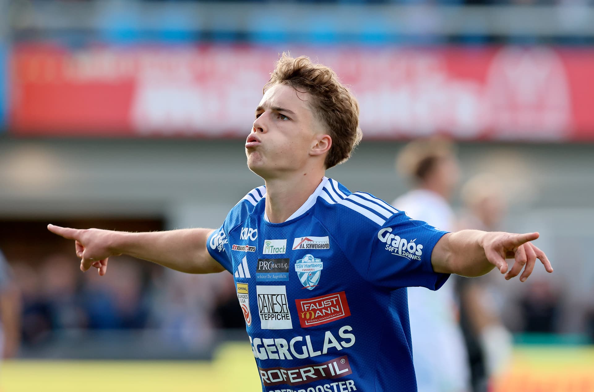 Hartberg-Spieler Feldhofer jubelt