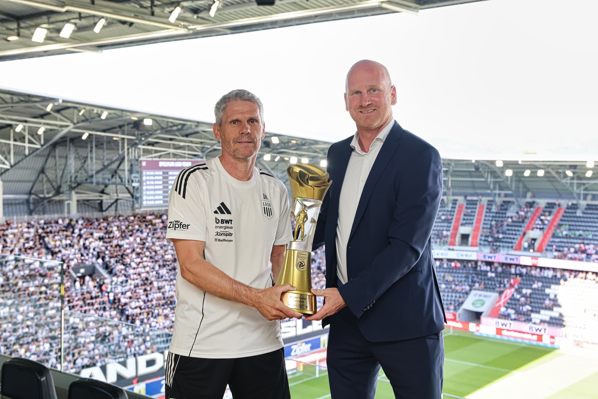Kühbauer LASK Trainer der Saison 2025/26 Ehrung