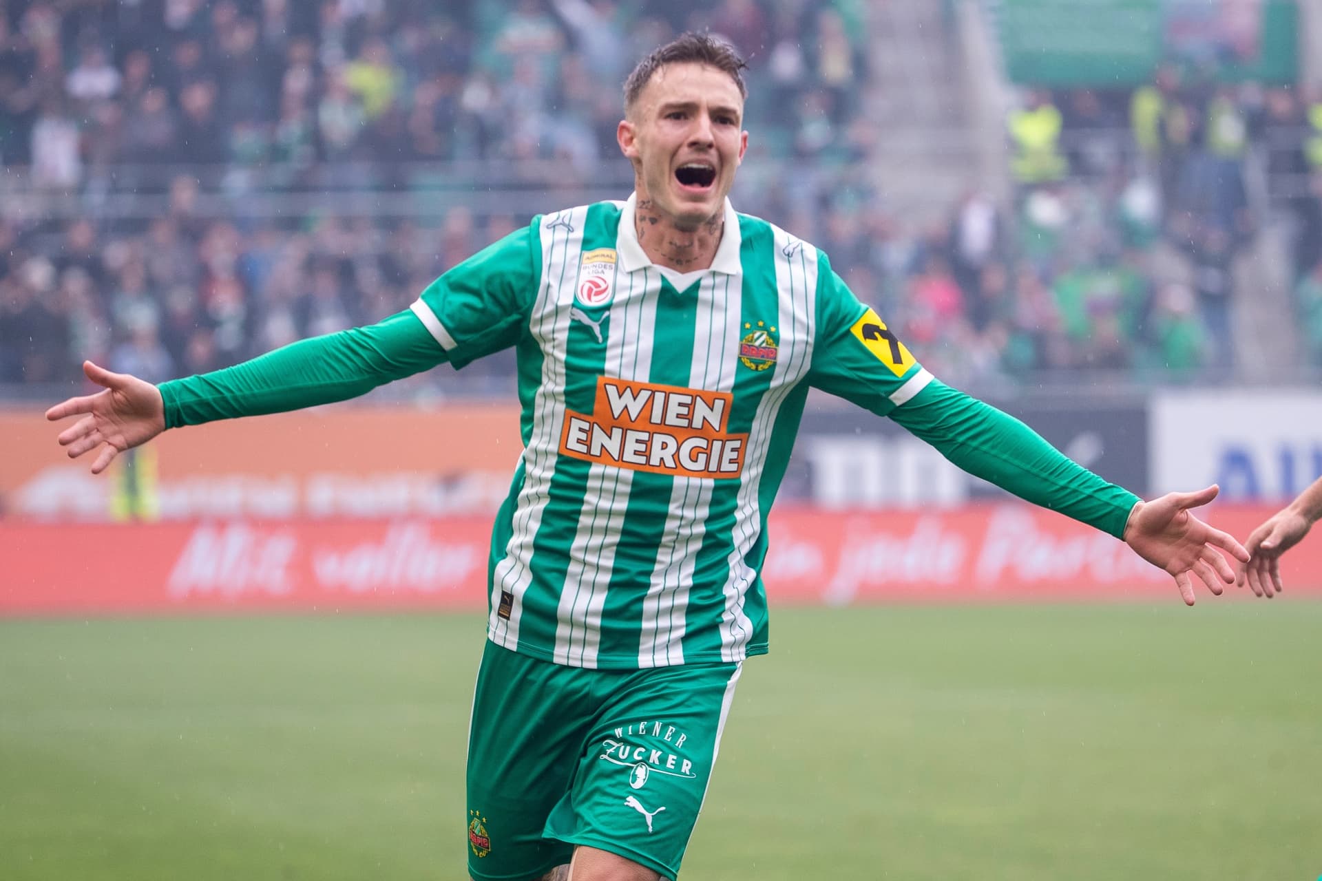 Rapidspieler Bendeguz Bolla jubelt