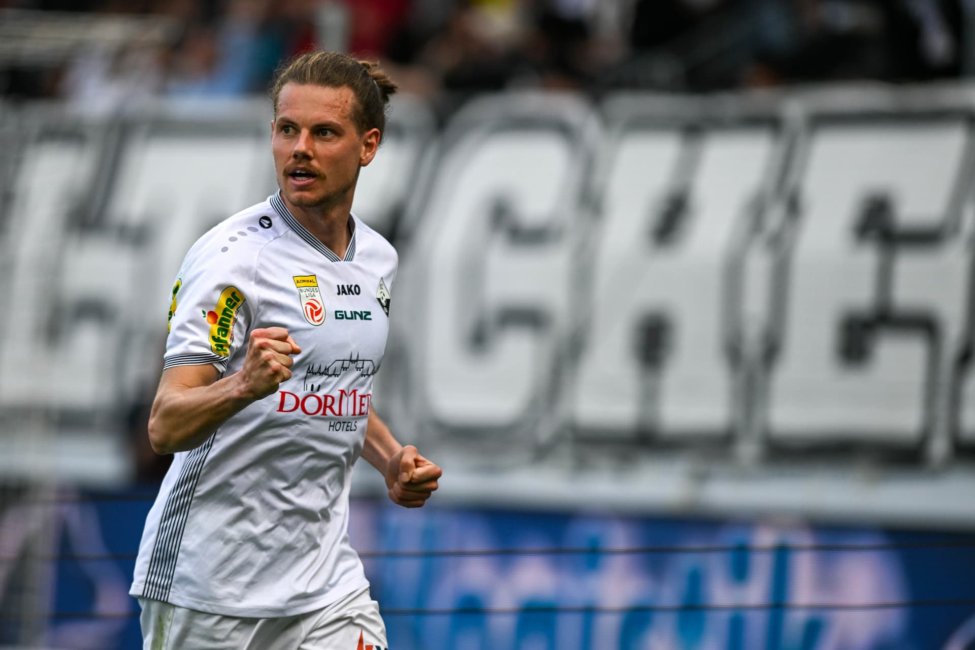 Altach-Spieler Greil jubelt