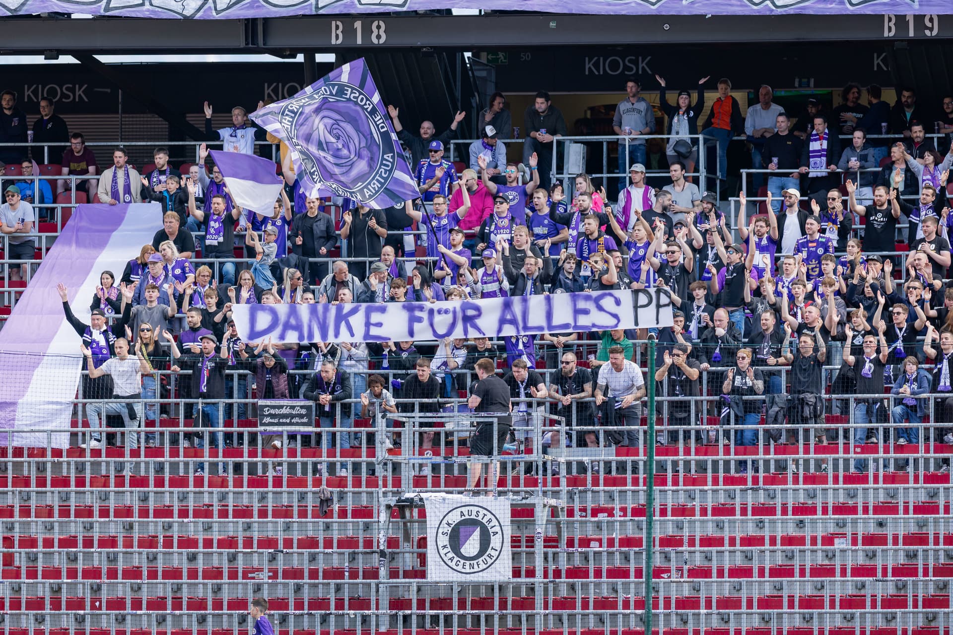 Austria KLagenfurt Fans; Peter Pacult
