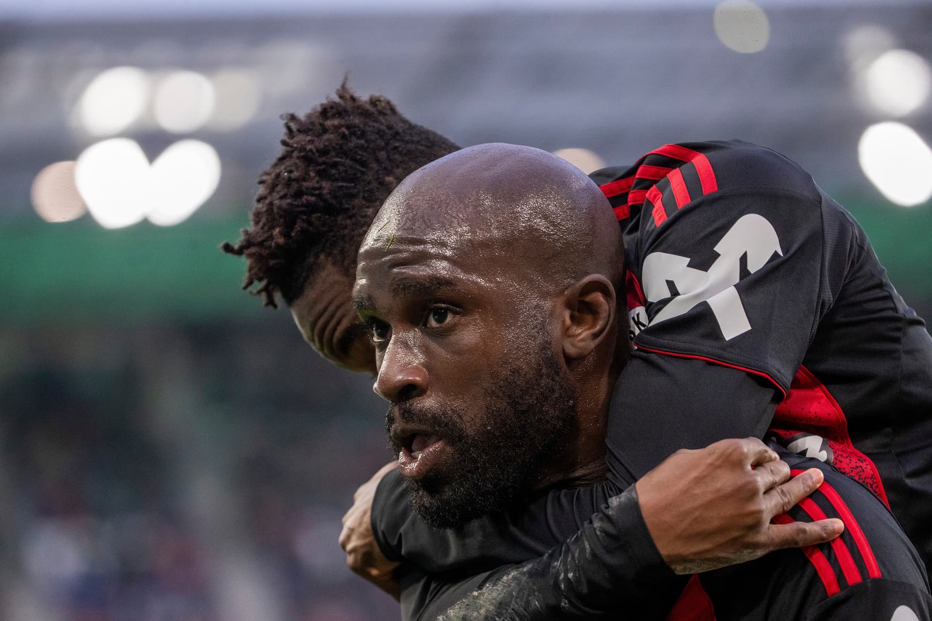 Adeniran mit Moses Usor LASK