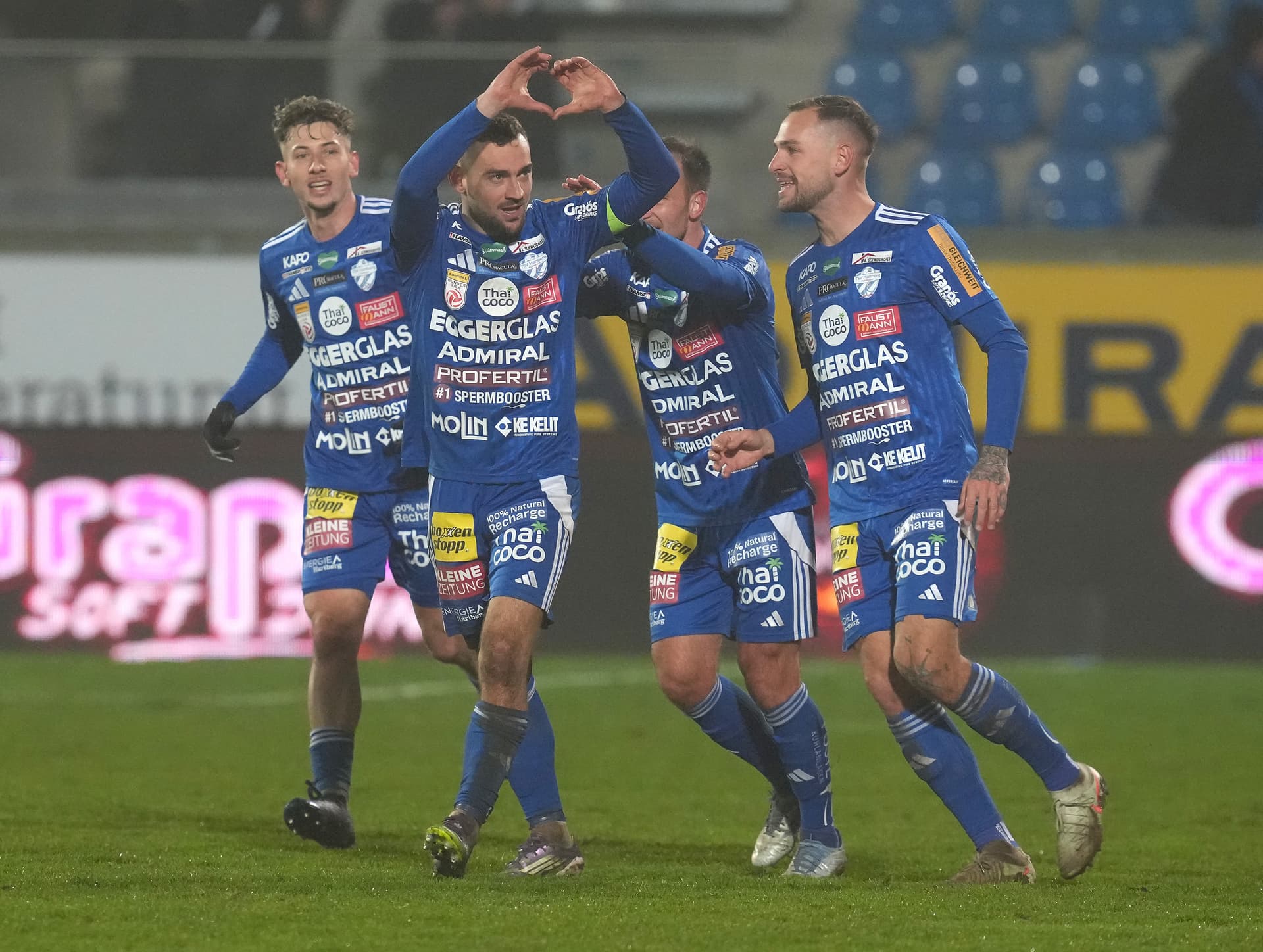 Die TSV Hartberg Mannschaft jubelt