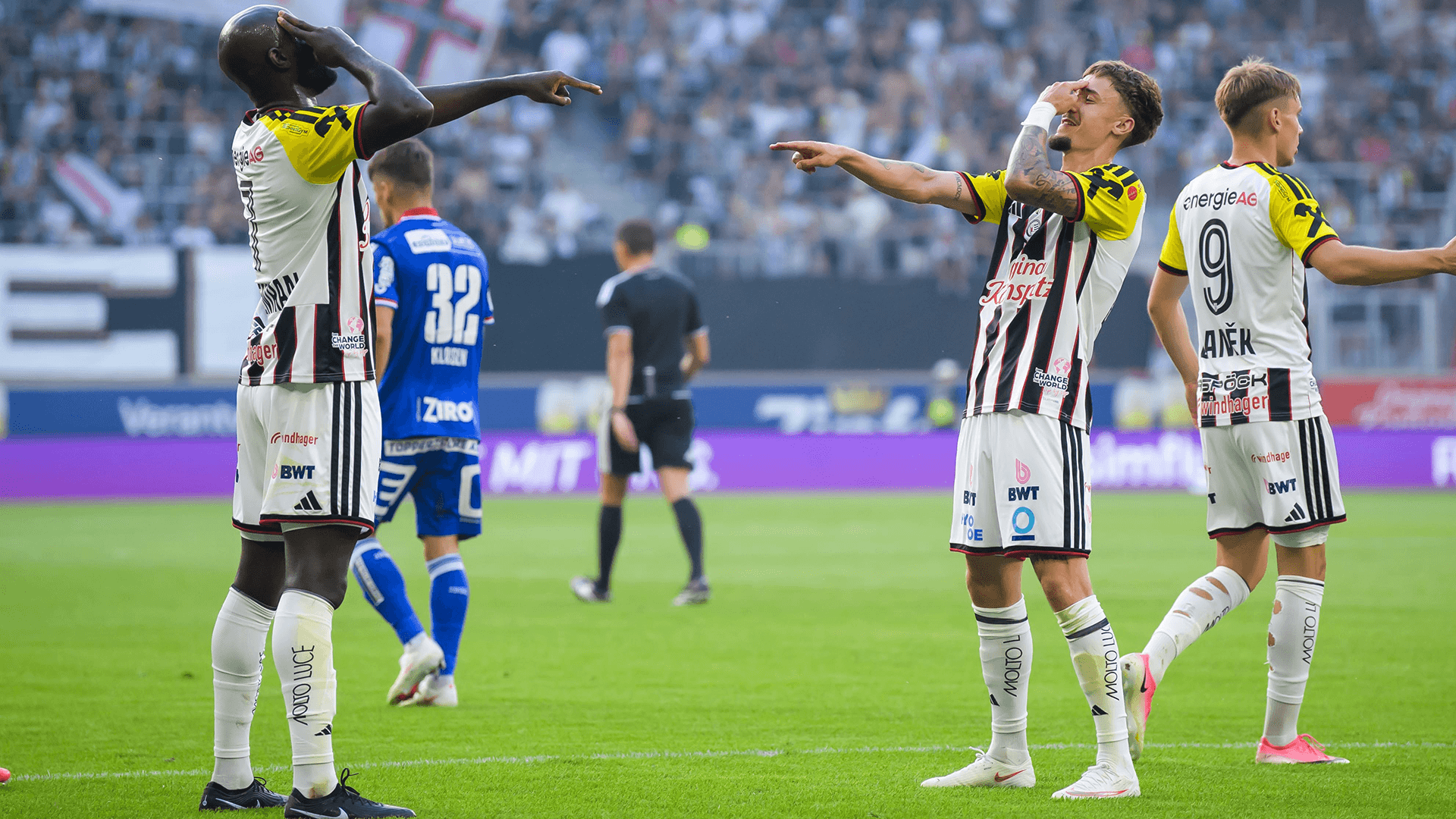 Samuel Adeniran und Christoph Lang jubeln