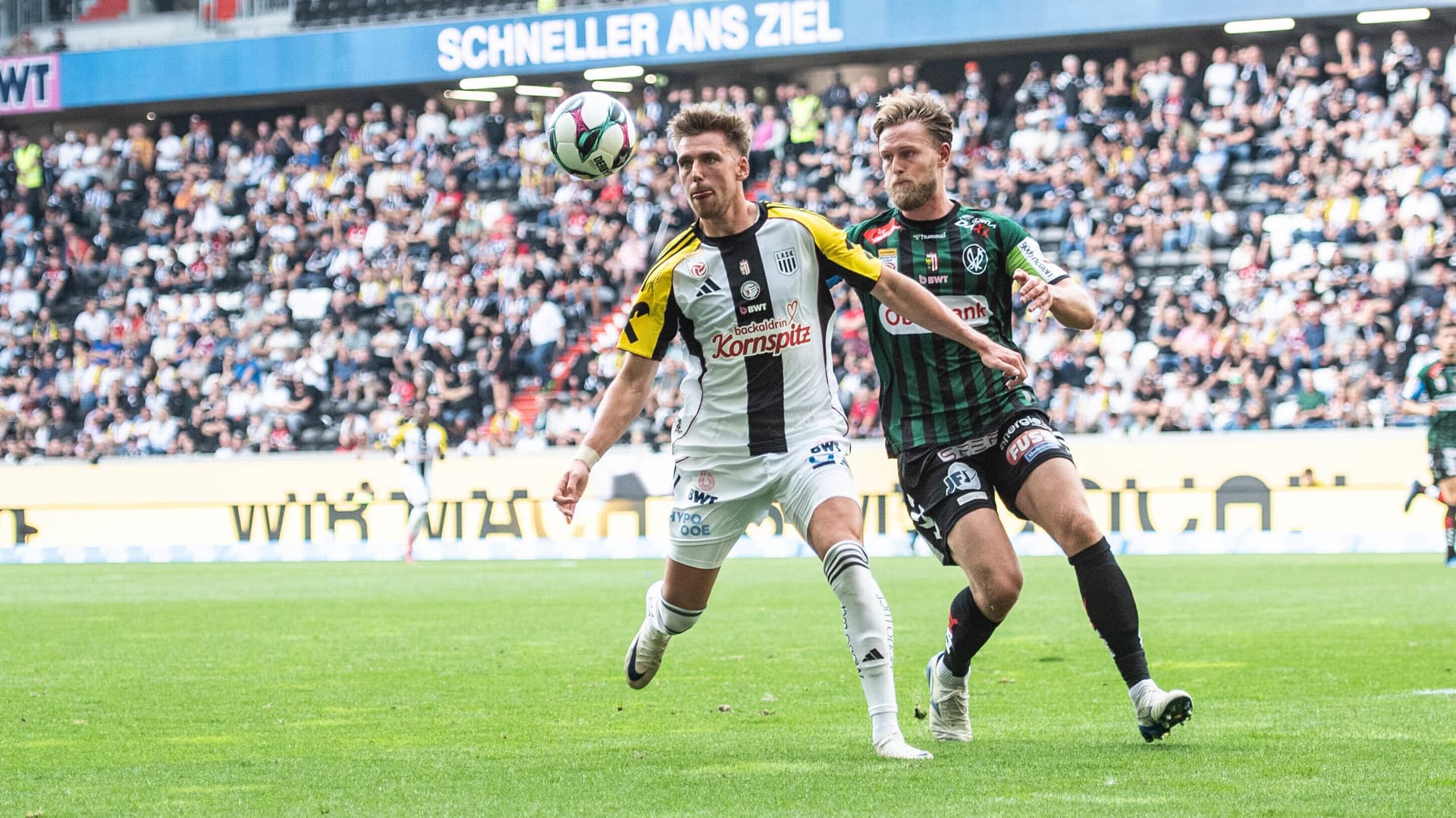 LASK vs Ried Derby Zweikampf