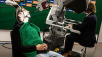 Außergewöhnliche Bartrasur im Allianz Stadion mittels OP-Roboter „da Vinci“
